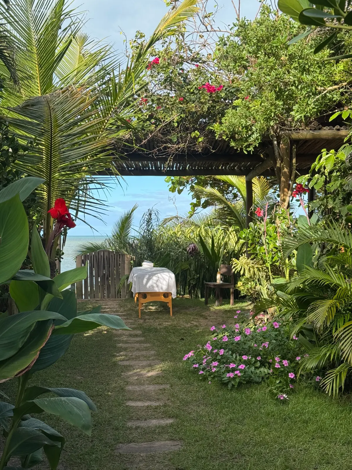 Espaço para experiência de massagem à beira-mar em Caraíva